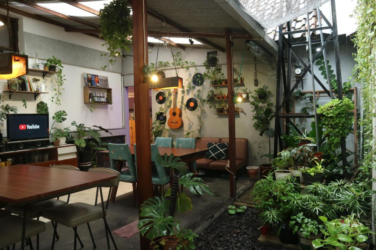 Semeru Hostel Malang (Adults Only) Zewnętrze zdjęcie