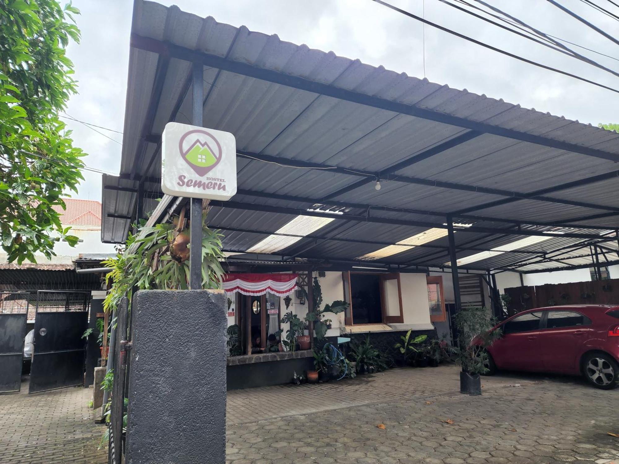 Semeru Hostel Malang (Adults Only) Zewnętrze zdjęcie