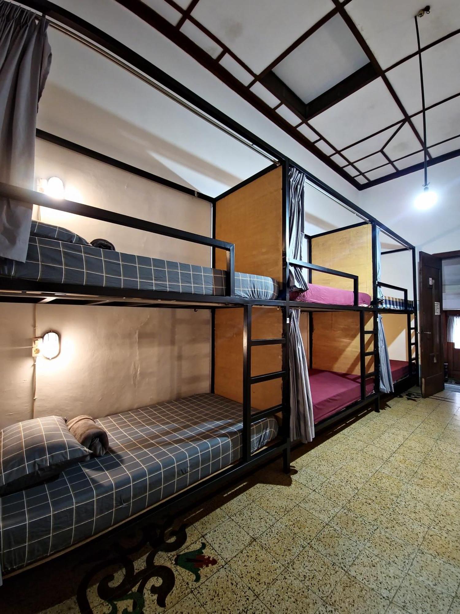 Semeru Hostel Malang (Adults Only) Zewnętrze zdjęcie
