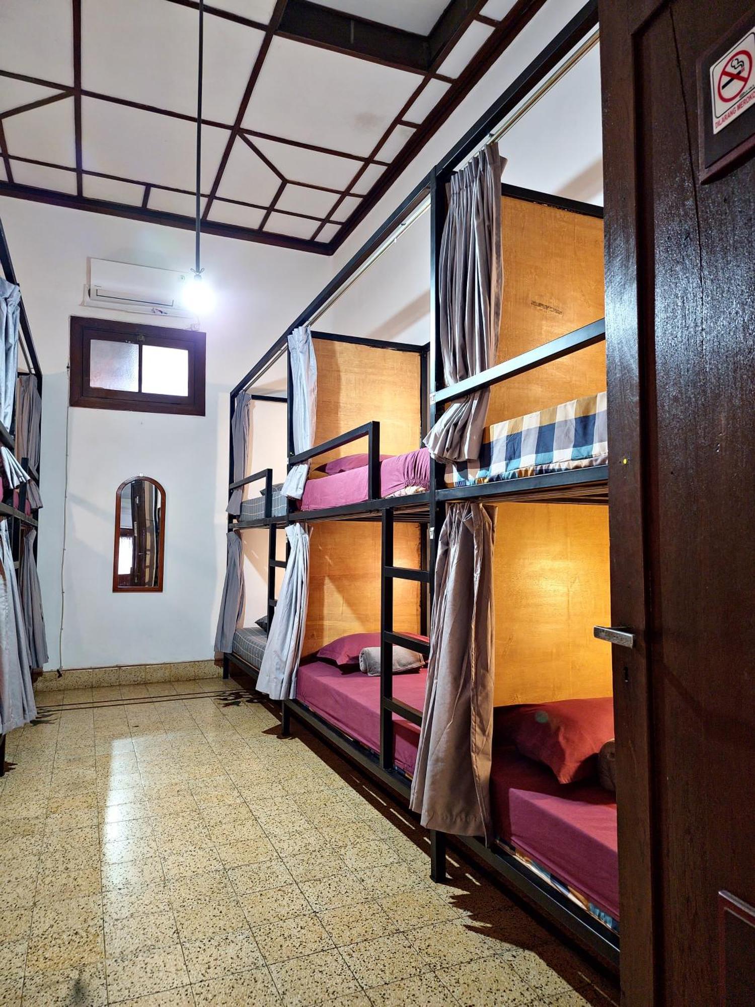 Semeru Hostel Malang (Adults Only) Zewnętrze zdjęcie