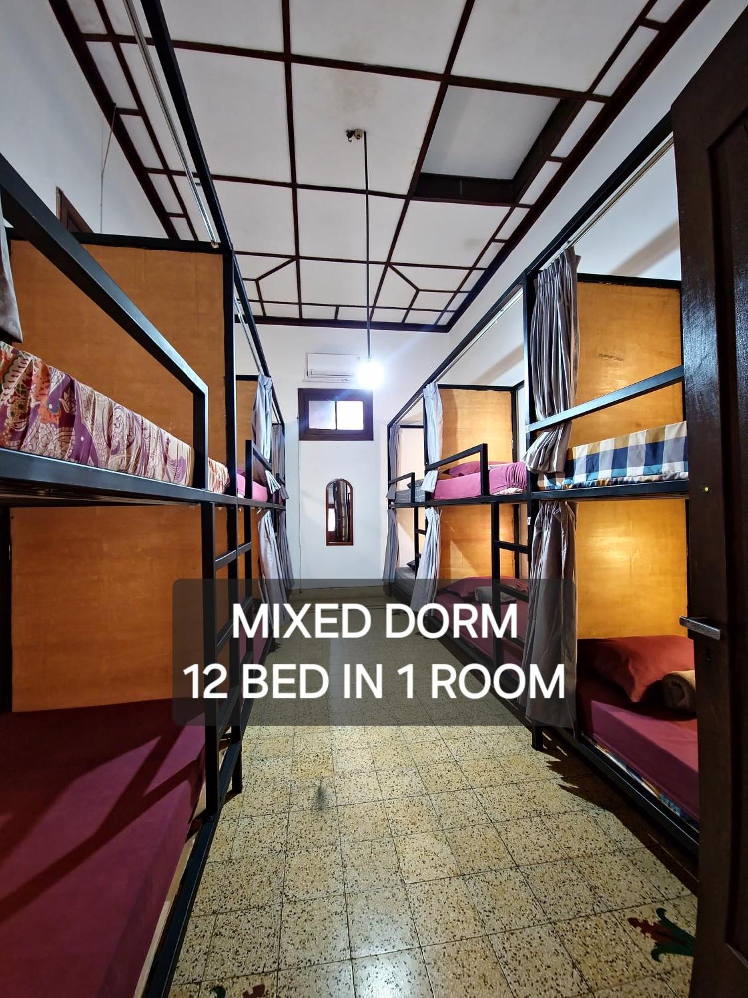 Semeru Hostel Malang (Adults Only) Zewnętrze zdjęcie